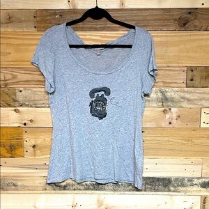 Banana Republic size Medium Light Gray Graphic T-shirt with Rotary Phone on It